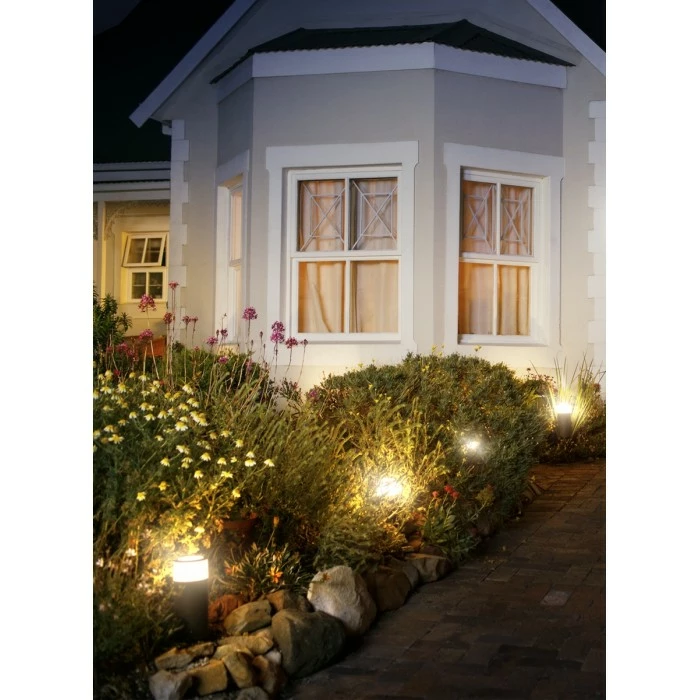 Philips Leuchten Philips Hue Ambiance White & Color Calla Sockelleuchte Erweiterungs-Set LED Schwarz, 1-flammig, Farbwechsler 5 Philips Leuchten Philips Hue Ambiance White & Color Calla Sockelleuchte Erweiterungs-Set LED Schwarz, 1-flammig, Farbwechsler – Bild 5